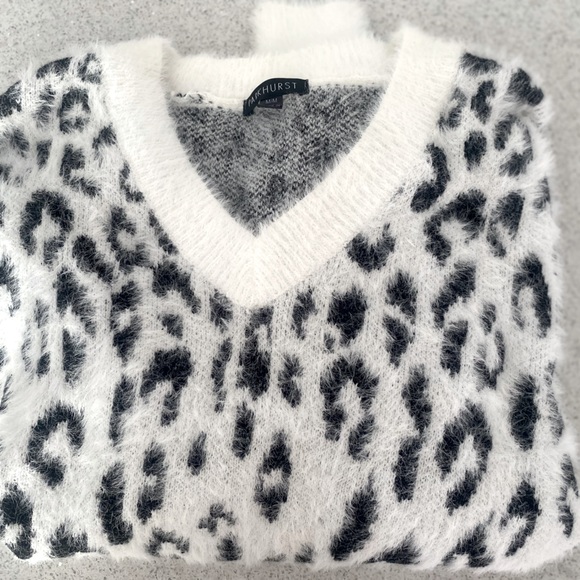 🖤🤍PARKHURST🤍🖤Fuzzy sweater in black and white pattern. Size Medium. New!! - Picture 6 of 9